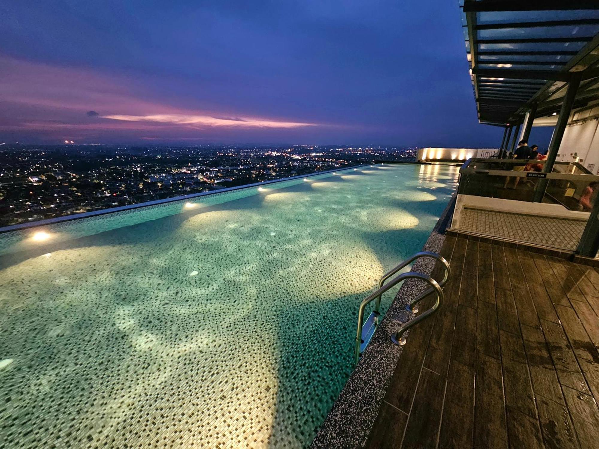 Quartz Paragon Suites Melaka By Ggm Εξωτερικό φωτογραφία